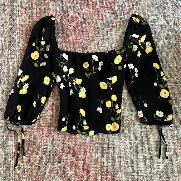 Reformation Grove top in black piazza size 4 - Picture 2 of 6